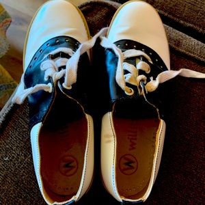 Saddle shoes size 7